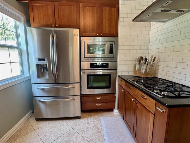 Building Photo - 2836 Dakota Ave S