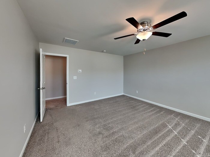 Building Photo - 708 Point Andrews Dr SW