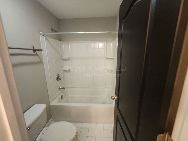 Building Photo - 2681 Oak Village Trail