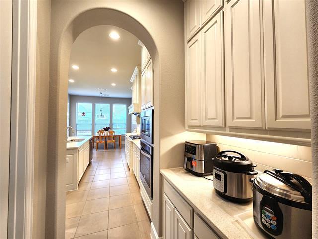 Building Photo - 7163 Split Rein Rd