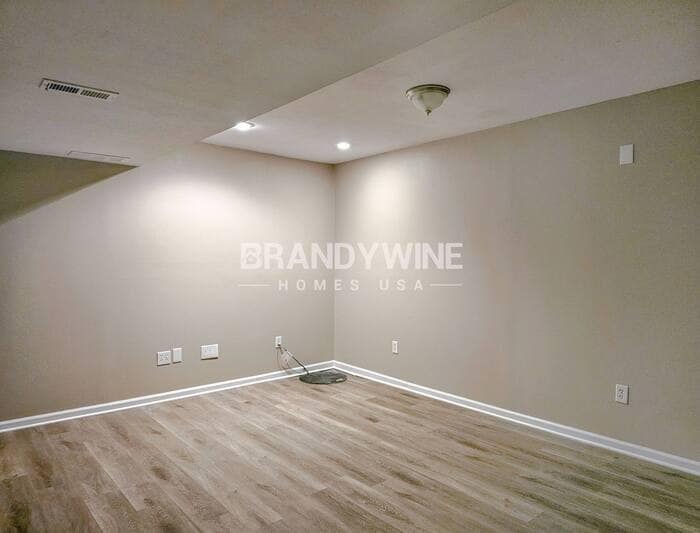 Building Photo - 803 SW Hilltop Ct