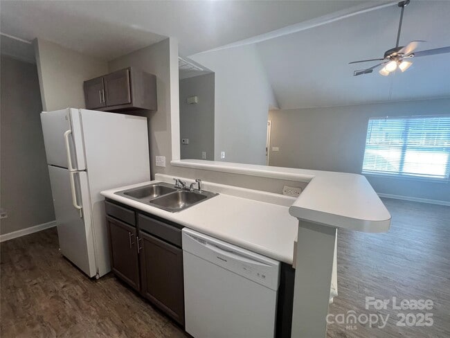 Building Photo - 209 Indian Paint Brush Dr