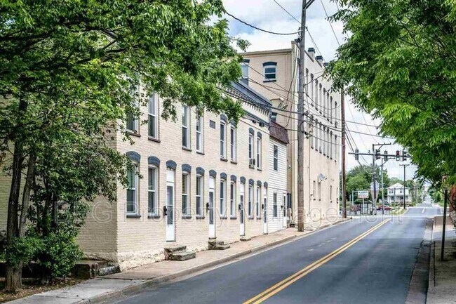 Building Photo - 22 W Wolfe St