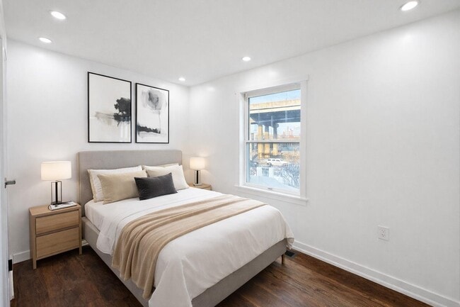 Building Photo - 87 Merseles St