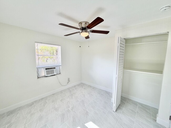 Building Photo - 618 6th Ave