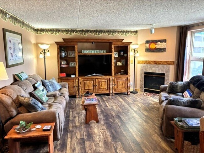 Building Photo - 980 Lakepoint Dr