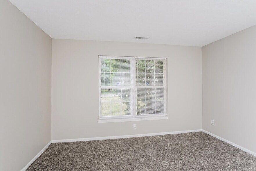 Building Photo - 4613 Lunenburg Dr