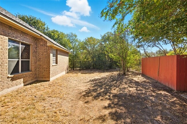 Building Photo - 216 Great Cir Cove