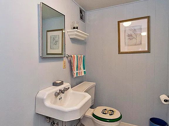 Building Photo - "Charming 3-Bed, 3-Bath Gem with Spacious 1774 Sq. Ft. in East Lansing"