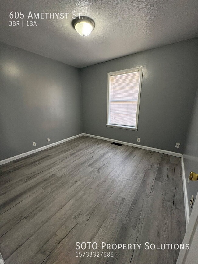 Building Photo - 605 Amethyst St