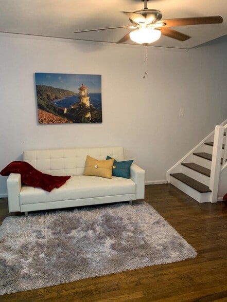 Building Photo - 49 Flanders Ln