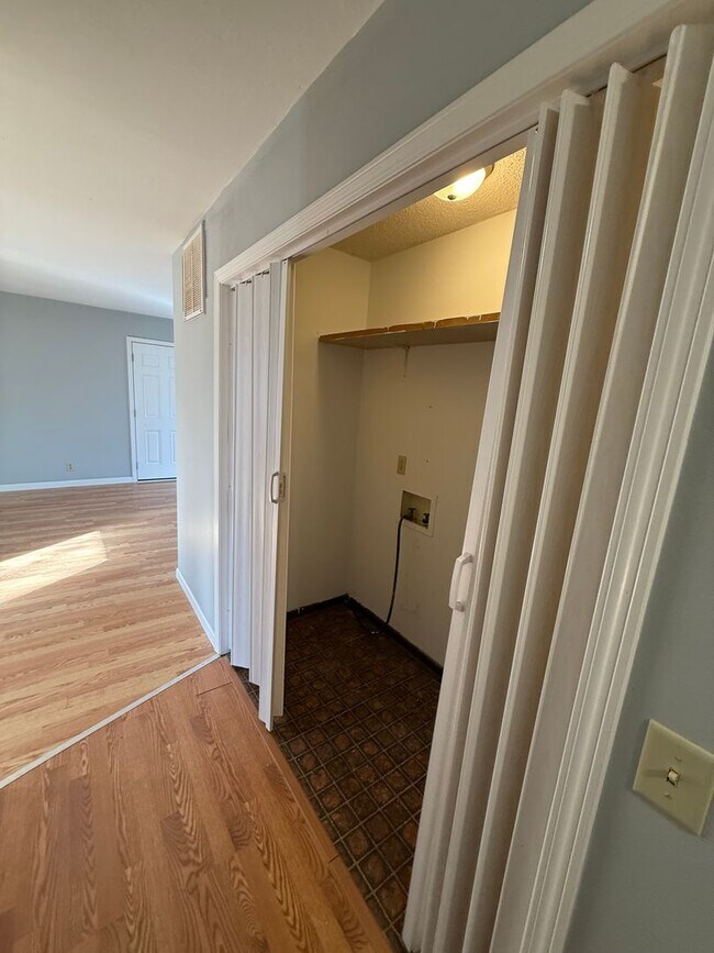 Building Photo - Fully remodeled 3 bedroom in great neighborhood - Iola