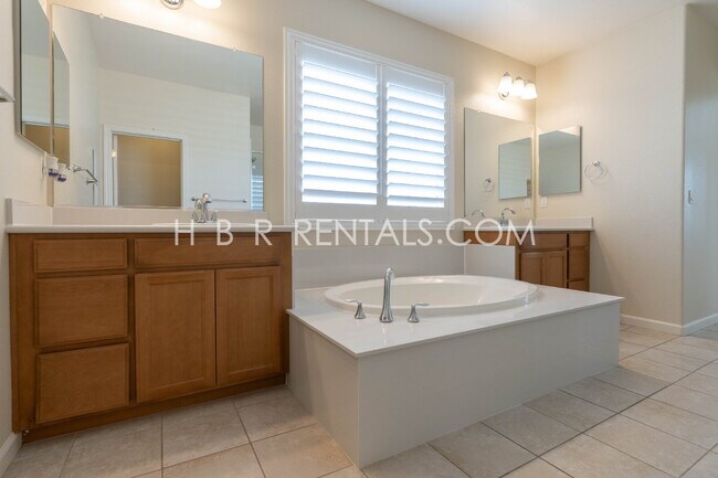 Building Photo - Questa Village - Mountain House- Spacious & Stylish 5-Bedroom Retreat in Mountain House – 3.5 Bat...