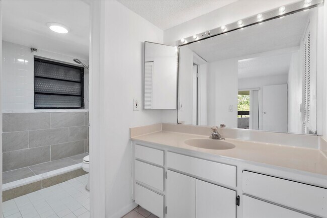 Building Photo - 9135 SW 125th Ave