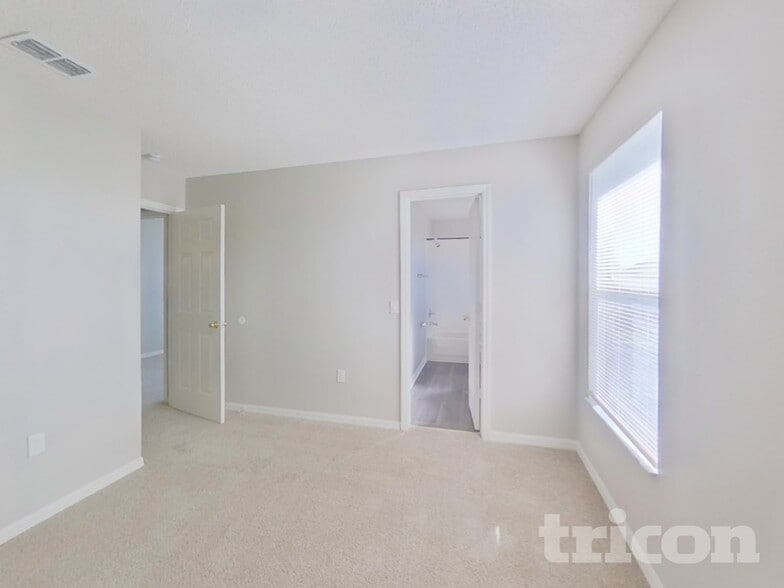 Building Photo - 2800 Playing Otter Ct