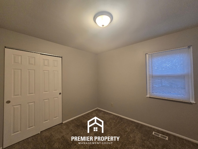 Building Photo - 11930 Kingshead Dr