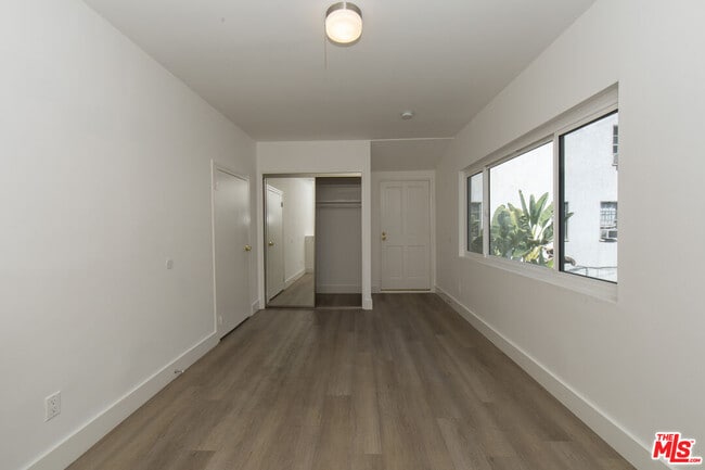 Building Photo - 1040 N Crescent Heights Blvd