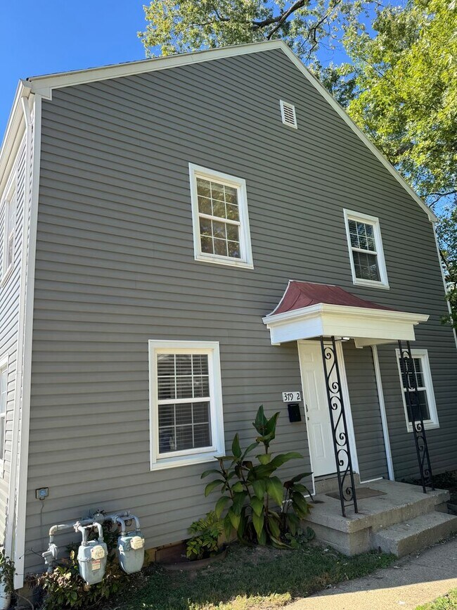 Primary Photo - 379 N Roosevelt Ave