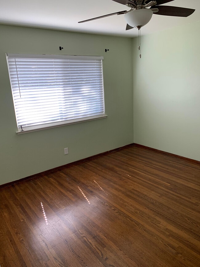Building Photo - 2624 Kitsap Ct