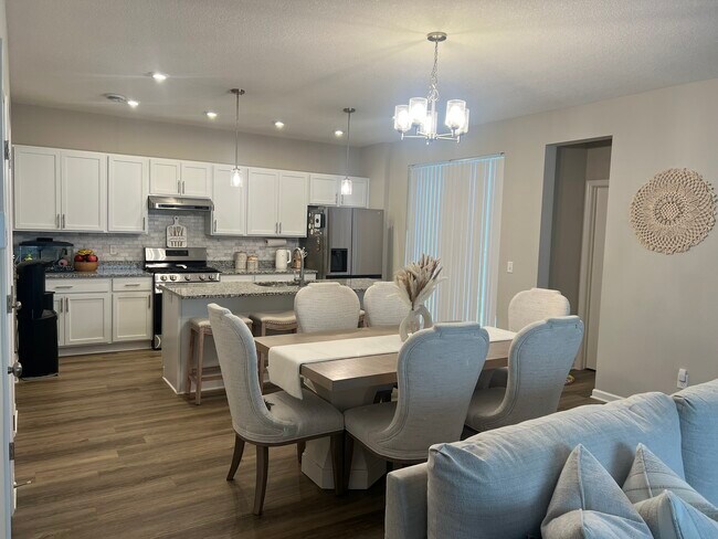 Building Photo - 1515 100th Ave NW