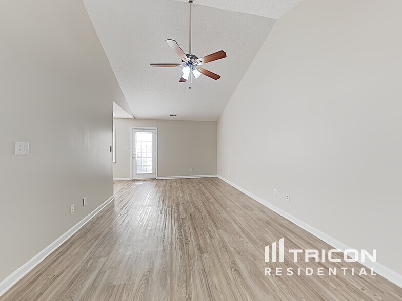 Building Photo - 204 Wexford Dr