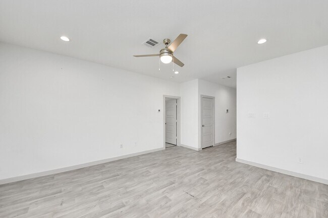 Building Photo - 7923 Cattleman Vly Dr
