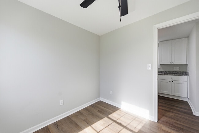 Building Photo - 4308 Roanoke Ave