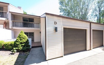 Building Photo - 17554 Parkwood Dr