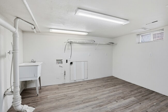 Building Photo - 611 S Ferrall St