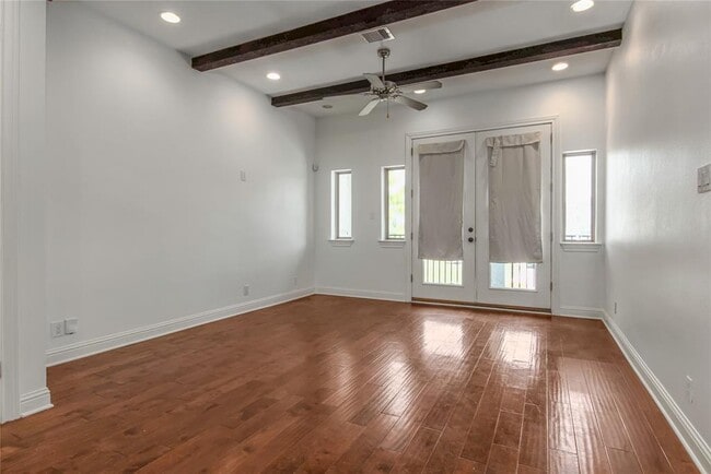 Building Photo - 611 Mazal Ln