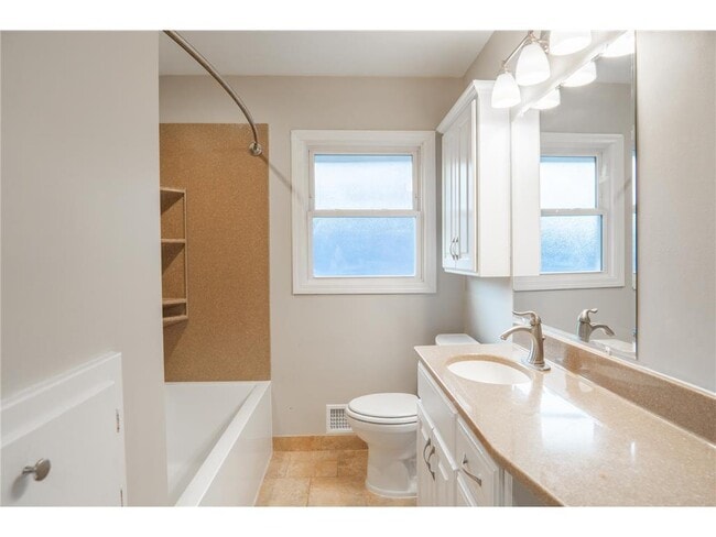 Building Photo - 6418 Knoll St