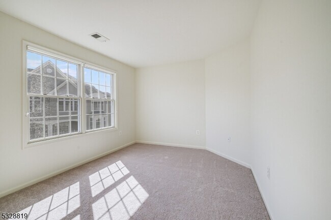 Building Photo - 103 Crown Ct