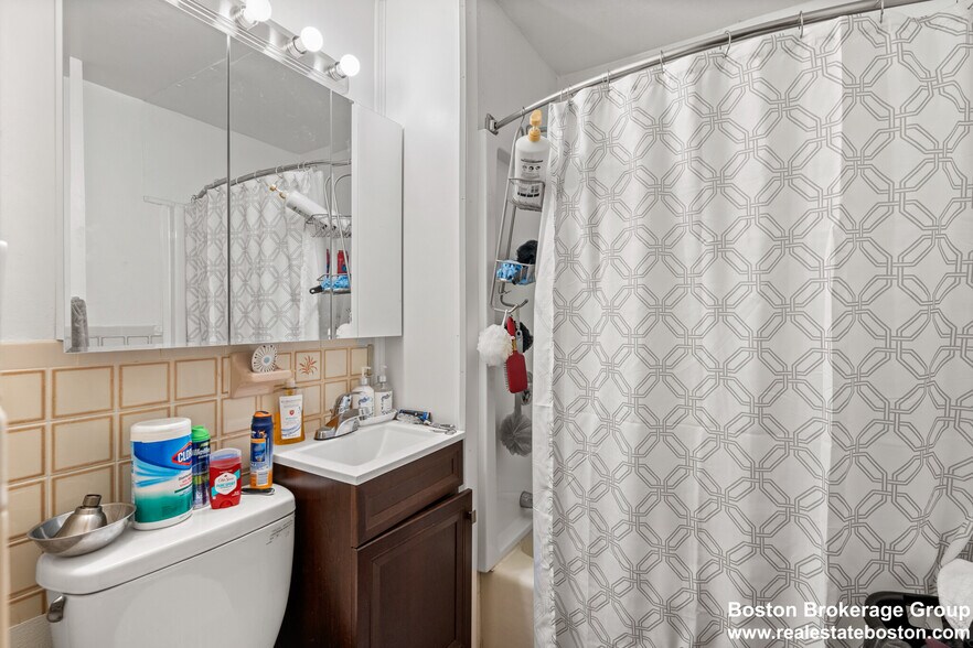 Building Photo - 78 Hillside St