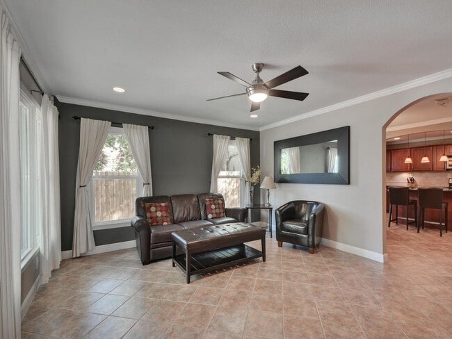 Building Photo - 610 W North Loop Blvd