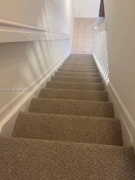 Building Photo - 3825 Tree Top Dr