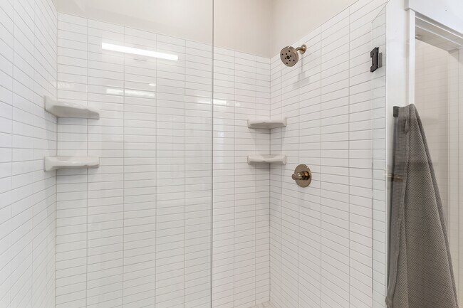 Building Photo - 1175 N Meridian Ln