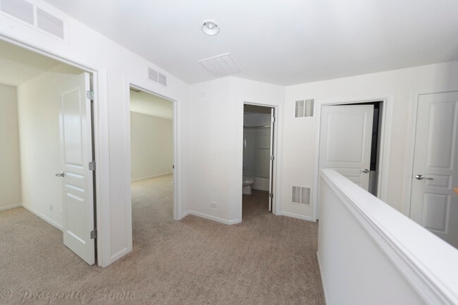 Building Photo - 636 Hawley Dr