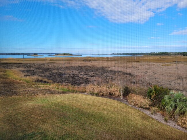 Building Photo - Welcome to our stunning 3-bedroom, 2-bathroom condo located in the beautiful city of Wilmington, NC.