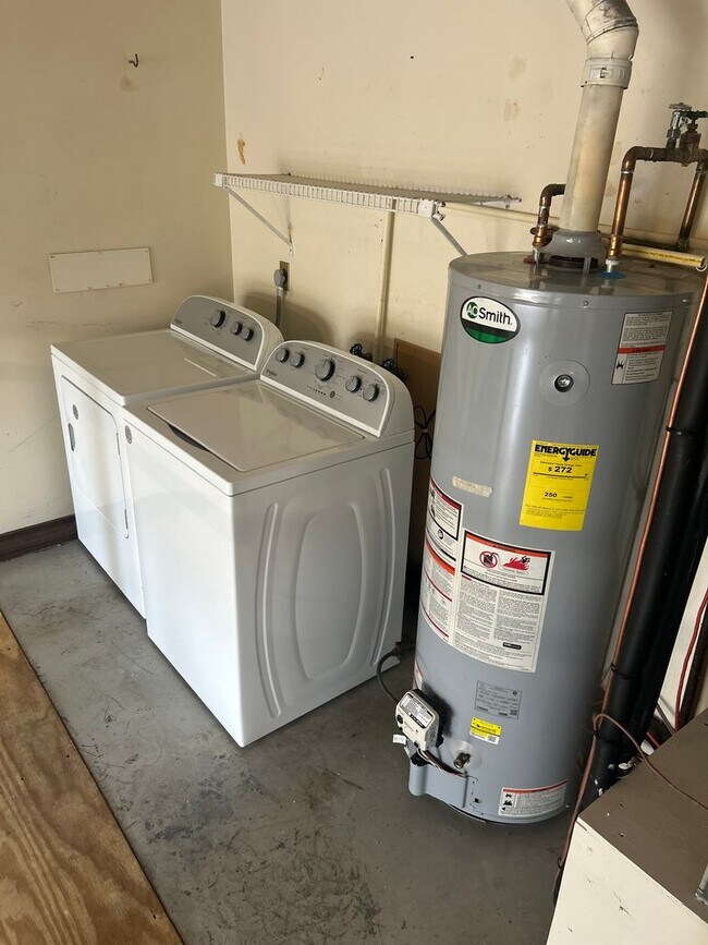 Building Photo - Spacious 3-Bedroom Home with Fenced Yard &...