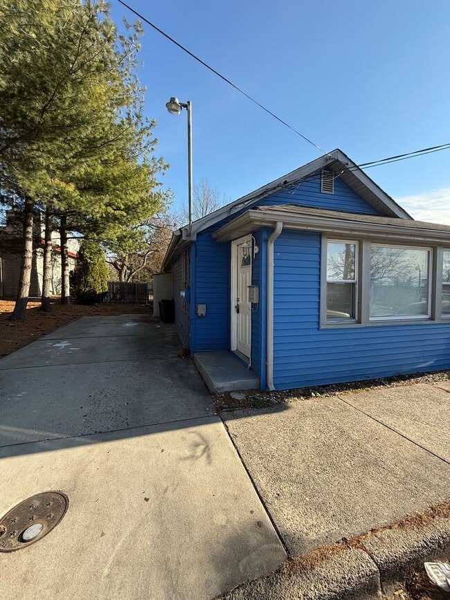 Building Photo - 15 Deming Ave