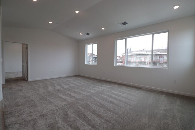 Building Photo - 1713 River Vis