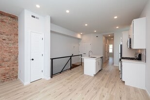 Building Photo - 2911 W Clearfield St