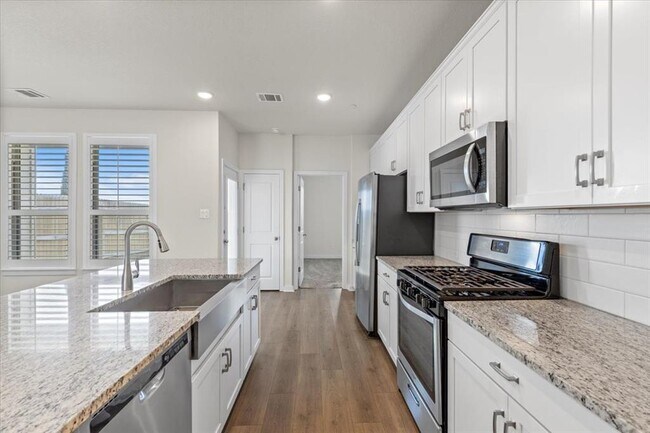 Building Photo - 2500 Forest Creek Dr