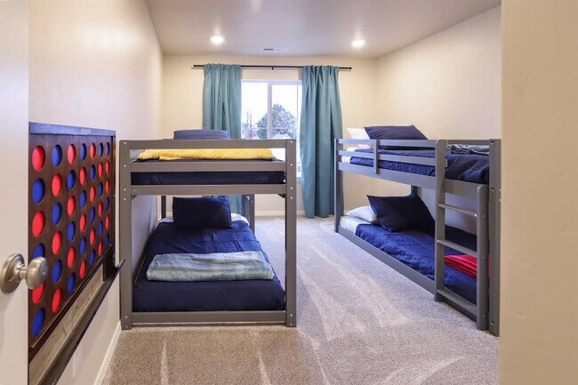 Building Photo - 717 E Elgin St