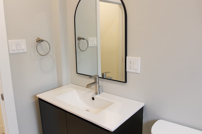 Building Photo - 264 Bowen St