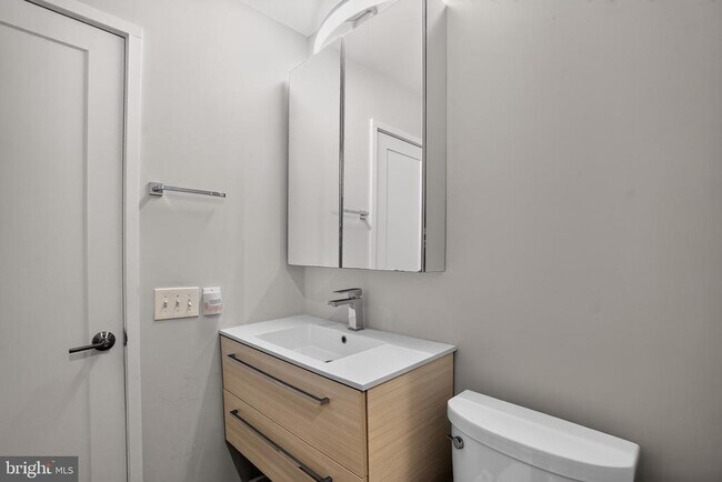 Building Photo - 812 Lombard St