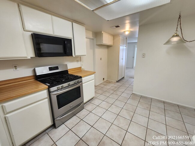 Building Photo - Arcadia 3 Bedroom Townhouse