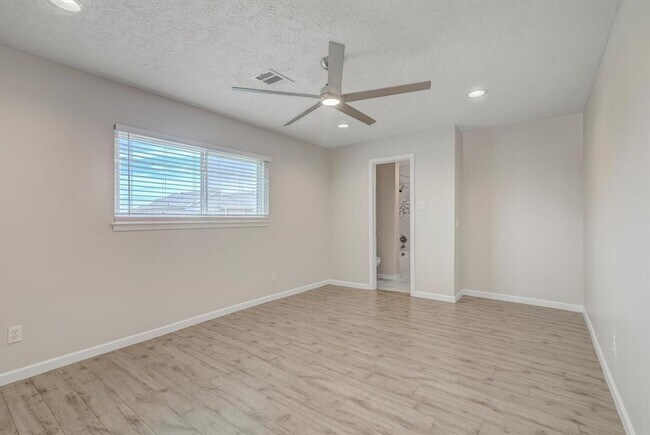 Building Photo - 1099 Redfish St