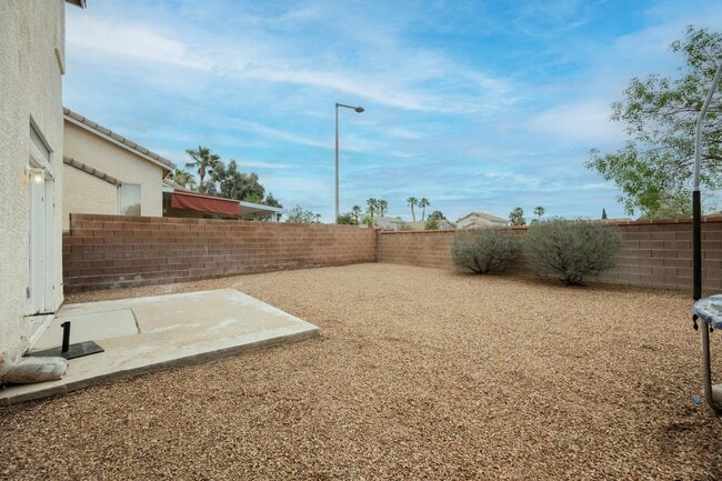 Building Photo - Honey, I’m Home! This Lovely 3 Bedroom, Two-Story Home Is Located In Summerlin.