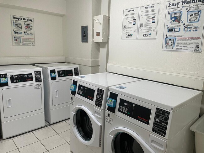 Building Photo - 4001 S Ocean Dr